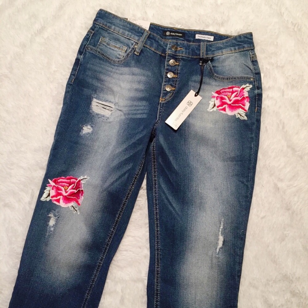 NWT DAISY FUENTES EMBROIDERED FLORAL JEANS